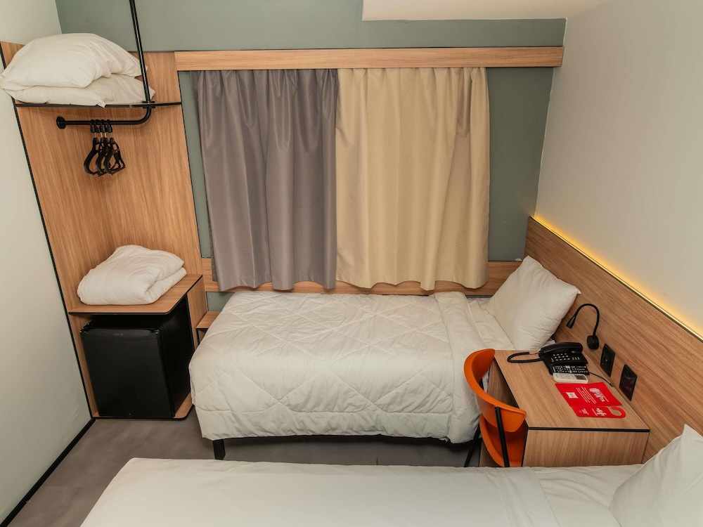 Habitación Standard con 1 cama doble y 1 cama supletoria para niños de hasta 12 años del hotel Ibis Joao Pessoa. Foto 4