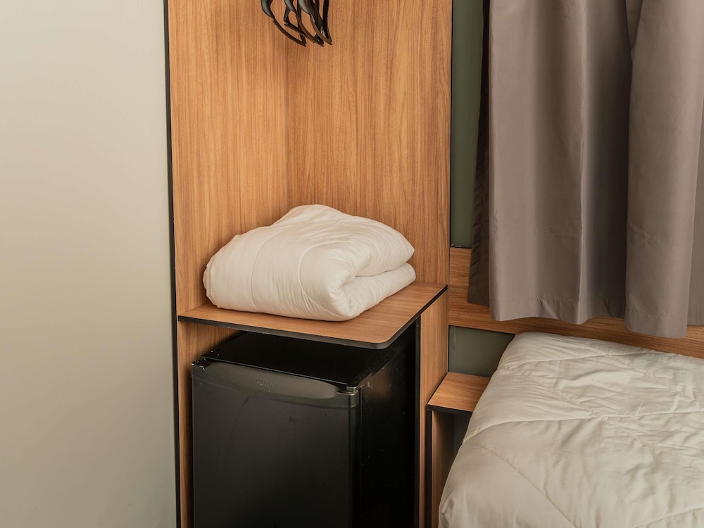 Habitación Standard con 1 cama doble y 1 cama supletoria para niños de hasta 12 años del hotel Ibis Joao Pessoa. Foto 10