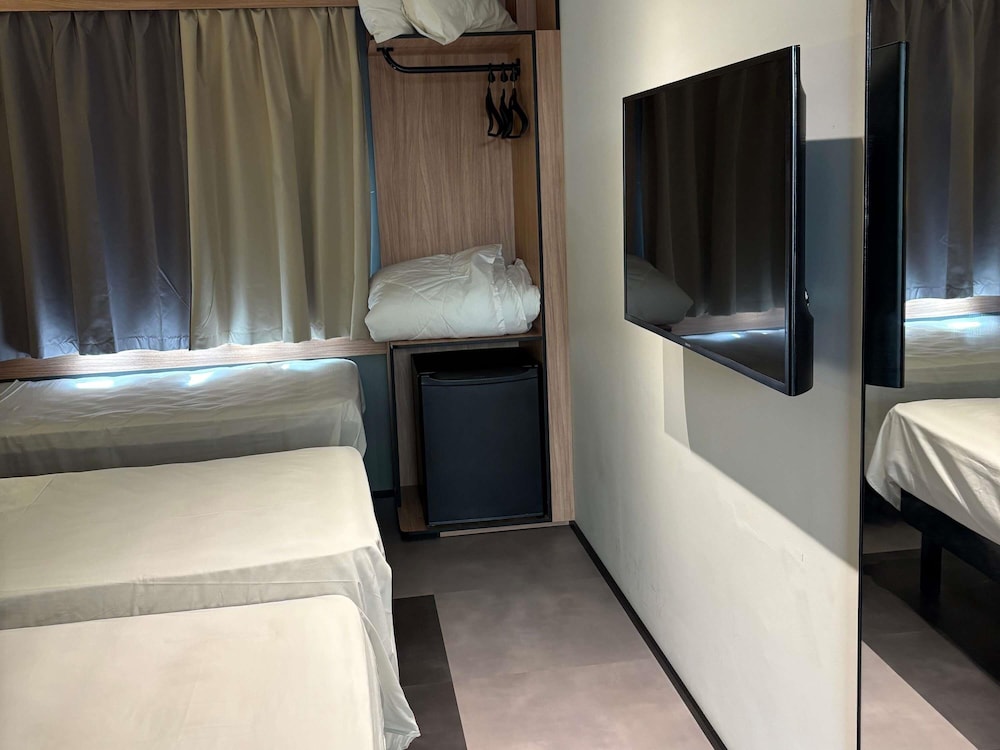 Standard room with 3 single beds del hotel Ibis Joao Pessoa. Foto 4