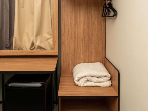 Habitación estándar en planta baja con 1 cama doble del hotel Ibis Joao Pessoa. Foto 11