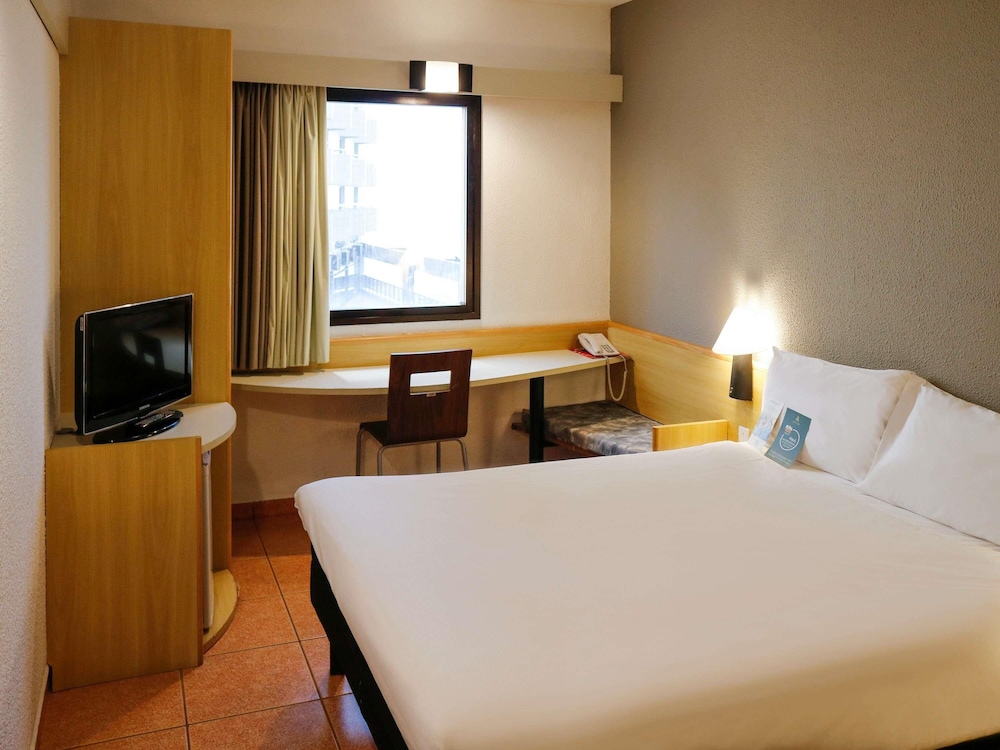 Habitacion Standard con 1 cama doble del hotel Ibis Santos Gonzaga Praia. Foto 2