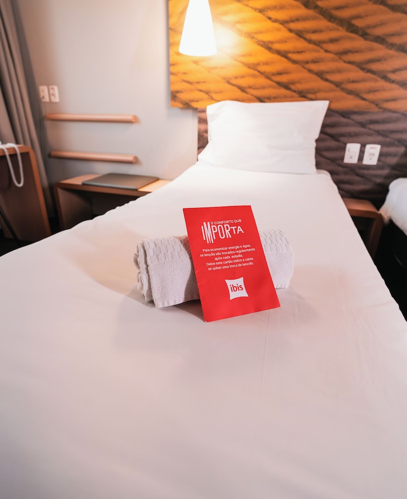 Habitación Standard con 2 camas individuales del hotel Ibis Santos Gonzaga Praia. Foto 4