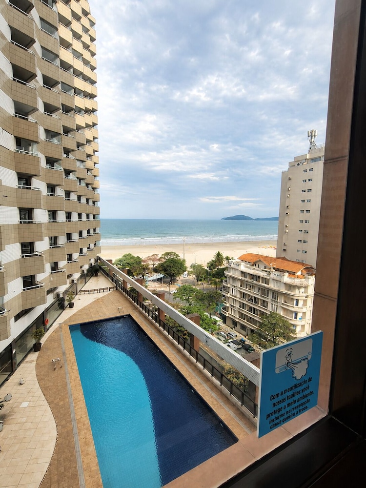 Apartamento con vistas al mar y 2 camas individuales del hotel Ibis Santos Gonzaga Praia. Foto 2