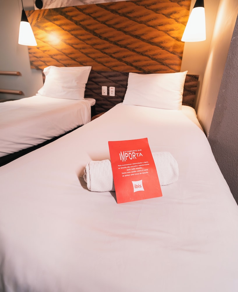 Apartamento con vistas al mar y 2 camas individuales del hotel Ibis Santos Gonzaga Praia. Foto 4