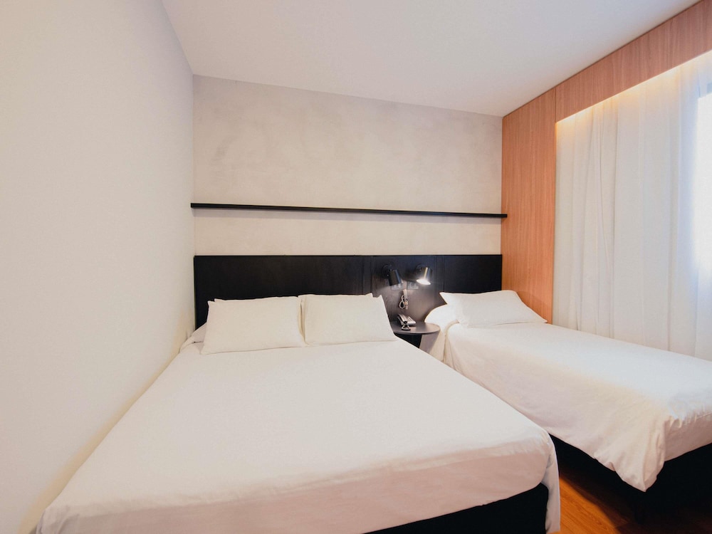 Habitación Superior con 1 cama doble del hotel Ibis Curitiba Shopping. Foto 4