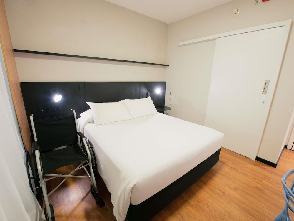 Habitación Superior adaptada con 1 cama doble del hotel Ibis Curitiba Shopping