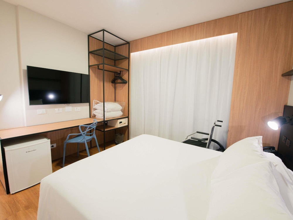 Habitación Superior adaptada con 1 cama doble del hotel Ibis Curitiba Shopping. Foto 5