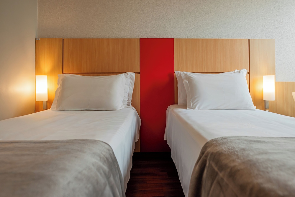 Habitación Standard con 2 camas individuales del hotel Ibis Florianopolis. Foto 1