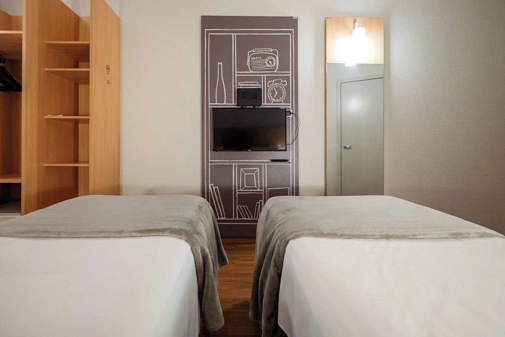Habitación Standard con 2 camas individuales del hotel Ibis Florianopolis. Foto 2