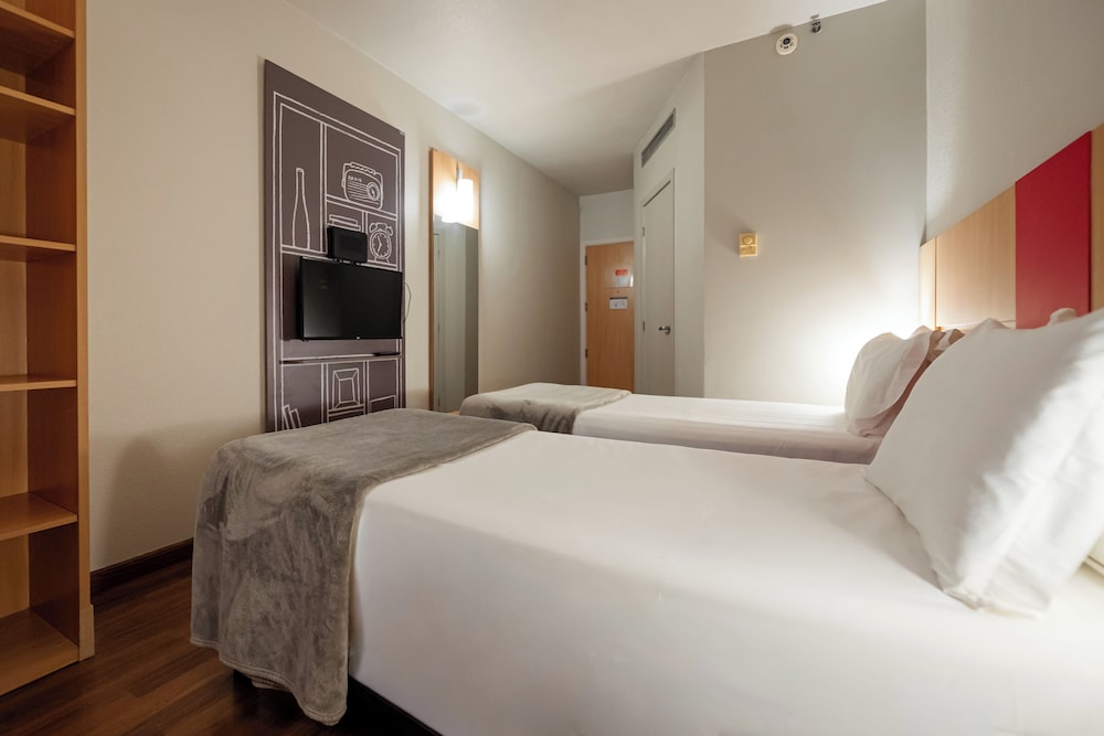 Habitación Standard con 2 camas individuales del hotel Ibis Florianopolis. Foto 3