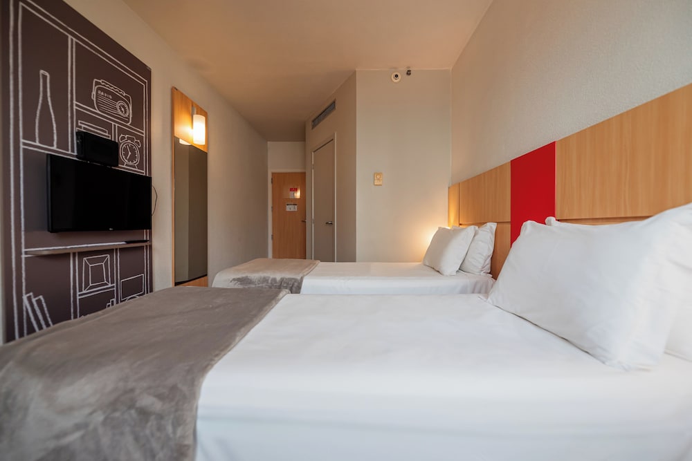 Habitación Standard con 2 camas individuales del hotel Ibis Florianopolis. Foto 4