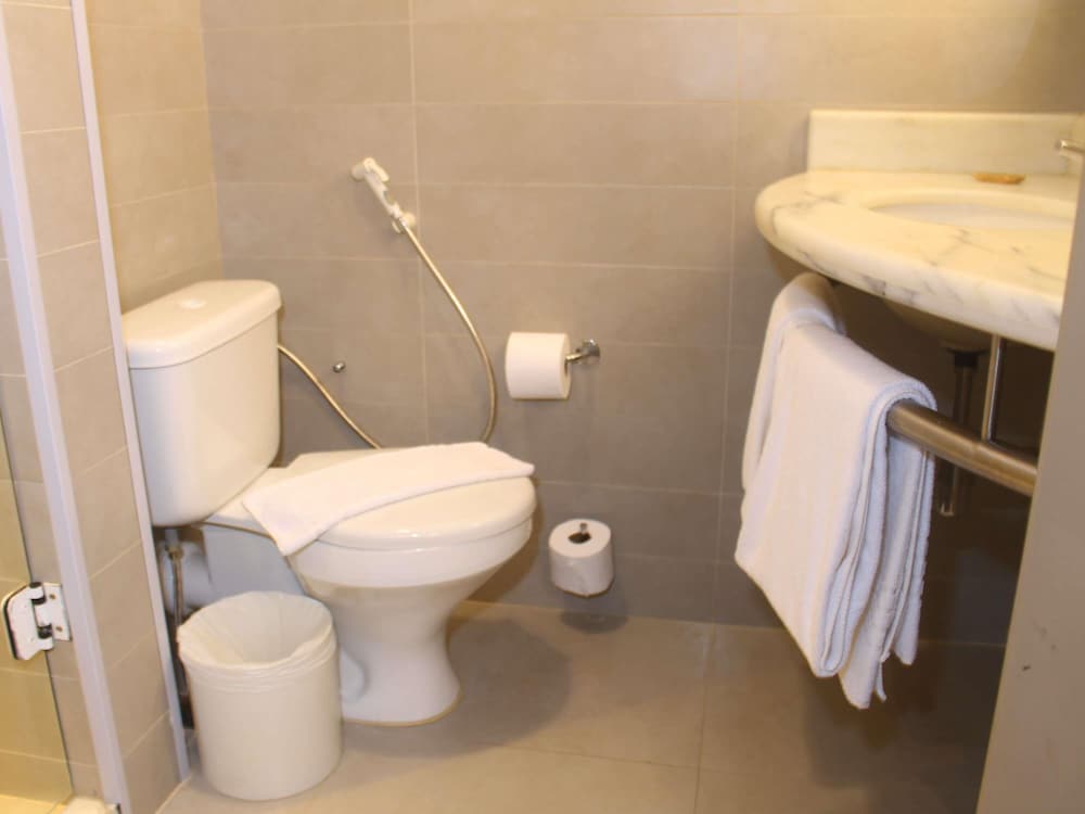 Habitación Standard con 2 camas individuales del hotel Ibis Florianopolis. Foto 8