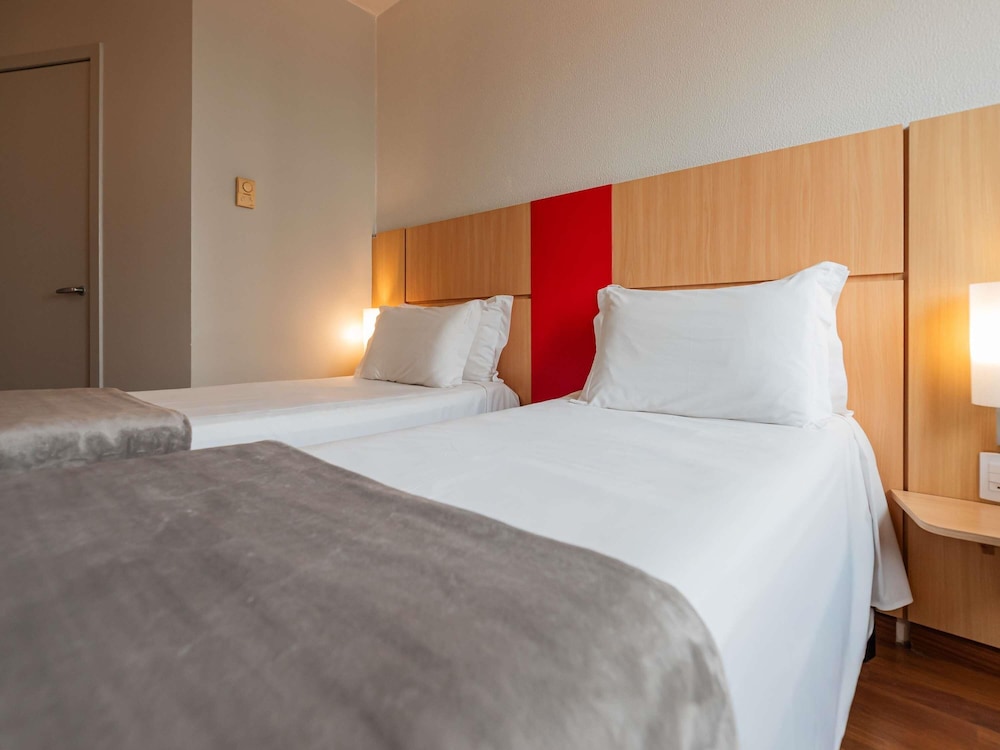 Habitación Standard con 2 camas individuales del hotel Ibis Florianopolis. Foto 12