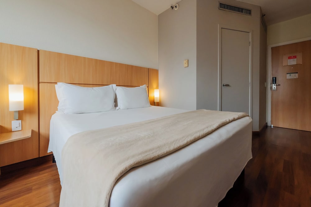 Habitacion Standard con 1 cama doble del hotel Ibis Florianopolis. Foto 4
