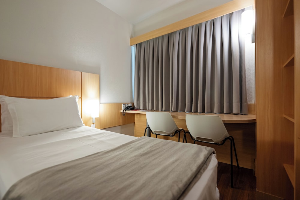 Habitacion Standard con 1 cama doble del hotel Ibis Florianopolis. Foto 5