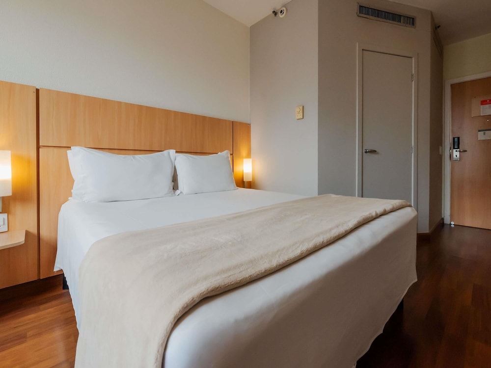 Habitacion Standard con 1 cama doble del hotel Ibis Florianopolis. Foto 7