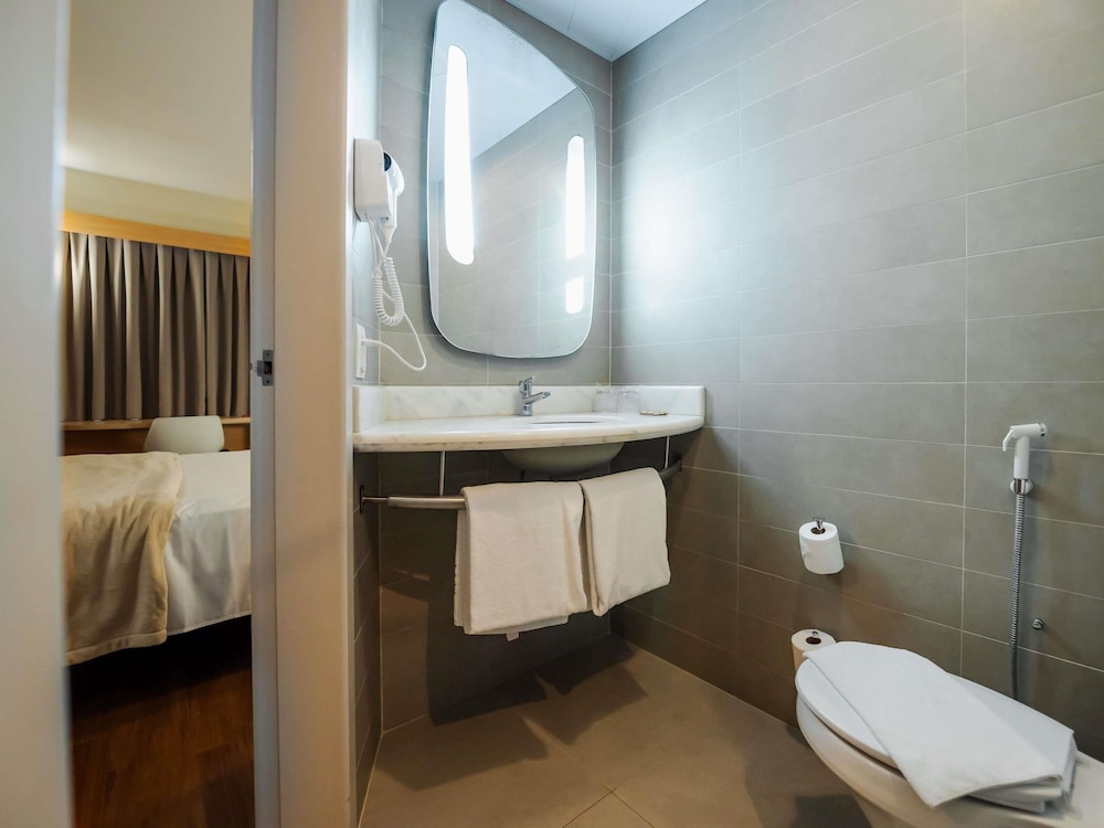 Habitacion Standard con 1 cama doble del hotel Ibis Florianopolis. Foto 13