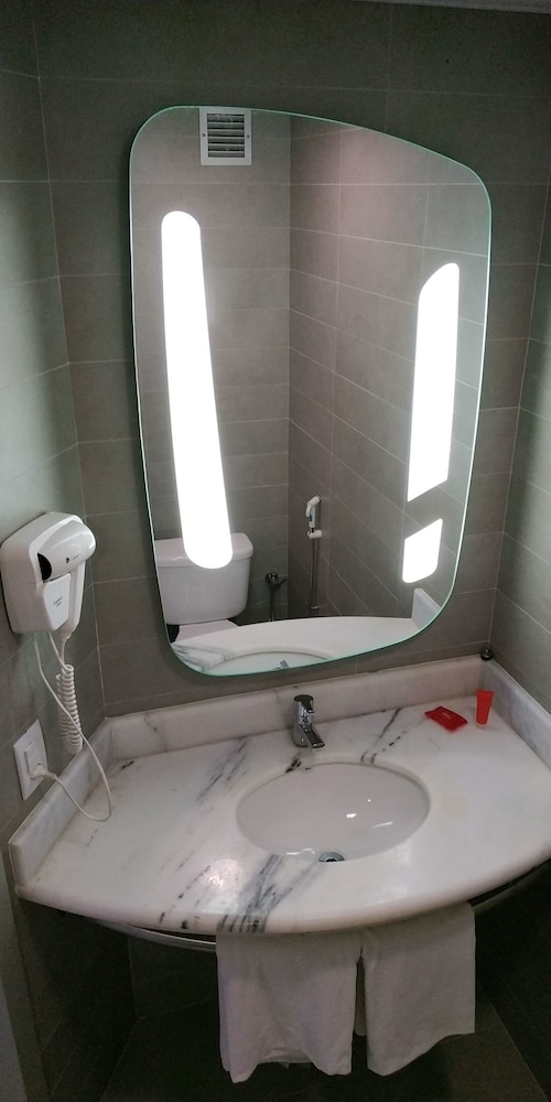 Habitacion Standard con 1 cama doble del hotel Ibis Florianopolis. Foto 15