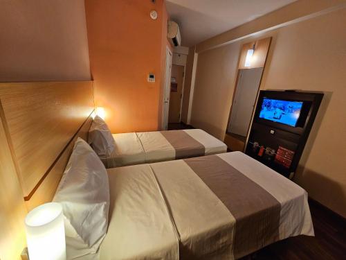 Habitación Standard con 2 camas individuales del hotel Ibis Mossoró. Foto 5