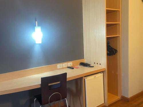 HABITACIÓN STANDARD ADAPTADA CON 1 CAMA DOBLE del hotel Ibis Mossoró. Foto 2
