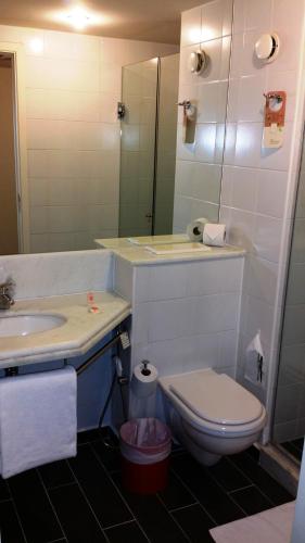 Habitación Doble Estándar del hotel ibis Guarulhos Aeroporto. Foto 1