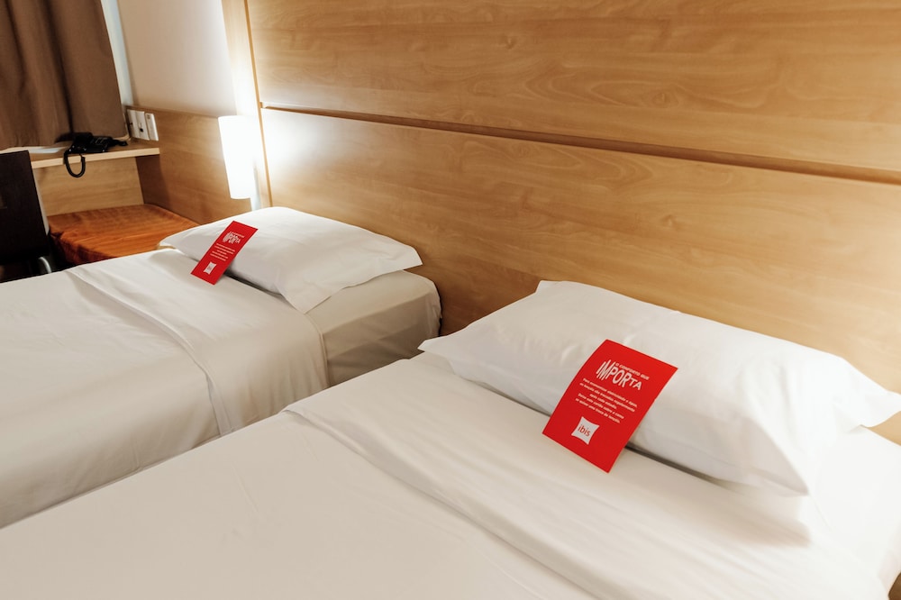 Habitación estándar con 2 camas individuales, 2 camas individuales del hotel Ibis Novo Hamburgo. Foto 2