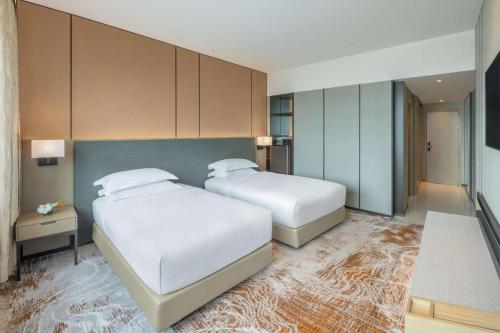Habitación Doble Deluxe - 2 camas del hotel Millennium Hilton Bangkok. Foto 3