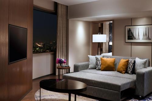 Suite Familiar del hotel Millennium Hilton Bangkok. Foto 5