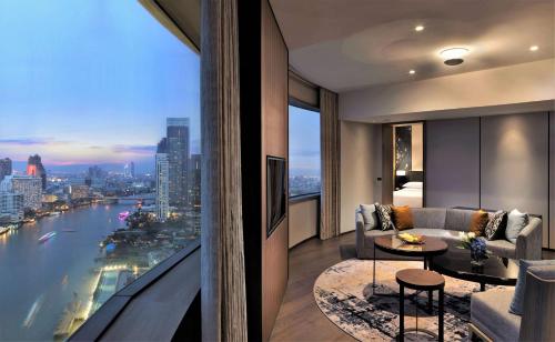 Panoramic Executive Suite with Lounge Access del hotel Millennium Hilton Bangkok