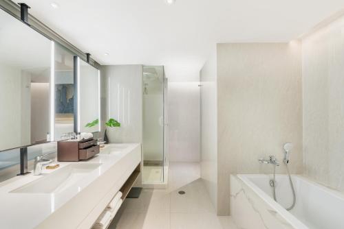 Suite Executive con terraza del hotel Pathumwan Princess. Foto 1