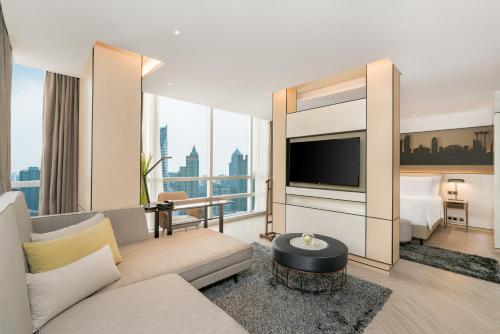 Suite Executive con terraza del hotel Pathumwan Princess. Foto 3