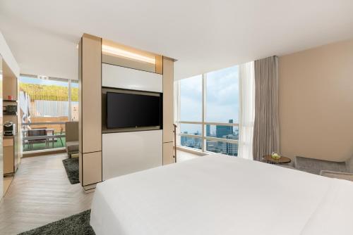Suite Executive con terraza del hotel Pathumwan Princess. Foto 5
