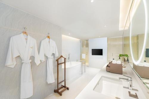 Suite Pathumwan con cama extragrande del hotel Pathumwan Princess. Foto 3