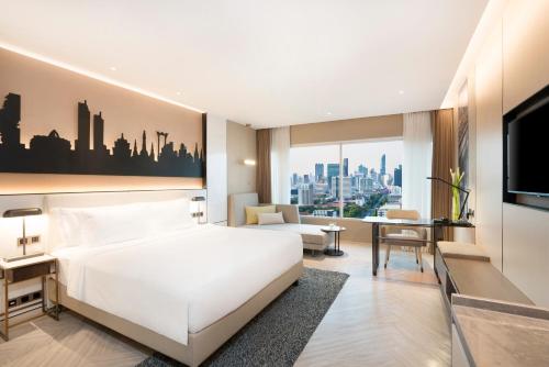 Habitación Deluxe Clásica con cama extragrande del hotel Pathumwan Princess. Foto 2