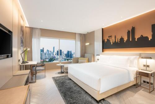 Habitación Grand Deluxe con 1 cama extragrande del hotel Pathumwan Princess. Foto 4