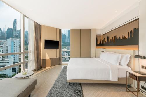 Habitación Doble Grand Deluxe esquinera - 1 cama grande del hotel Pathumwan Princess. Foto 4