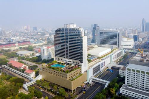 Suite Premier con cama extragrande del hotel Pathumwan Princess. Foto 1