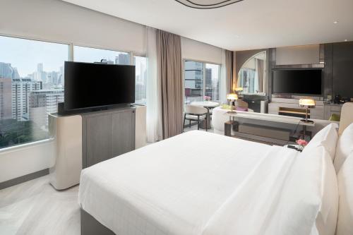 Suite Premier con cama extragrande del hotel Pathumwan Princess. Foto 2