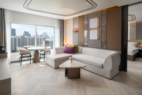 Suite Doble Premier de 1 dormitorio con 2 camas del hotel Pathumwan Princess