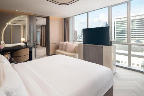 Suite Grand de 2 dormitorios del hotel Pathumwan Princess. Foto 3