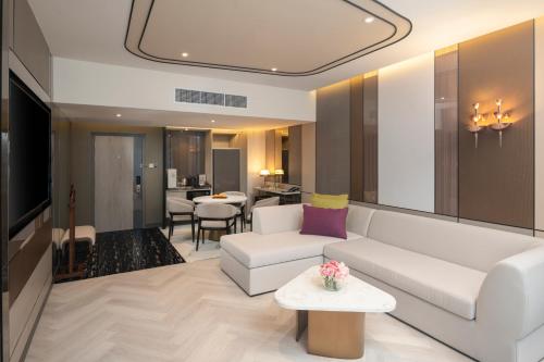 Suite Grand de 2 dormitorios del hotel Pathumwan Princess. Foto 4