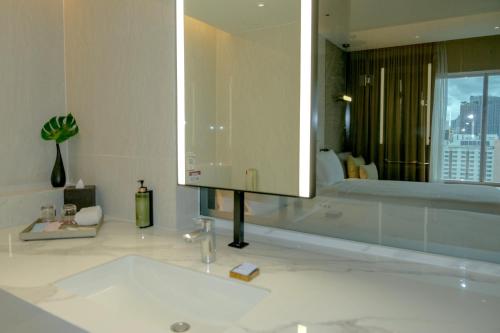 Habitación Grand Deluxe - 2 camas del hotel Pathumwan Princess. Foto 4
