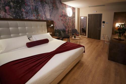 Habitación Deluxe con cama extragrande y baño turco del hotel Concord. Foto 6