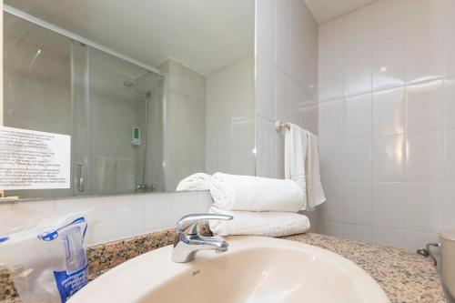 Habitación Doble Económica del hotel Livvo Veril Playa. Foto 6