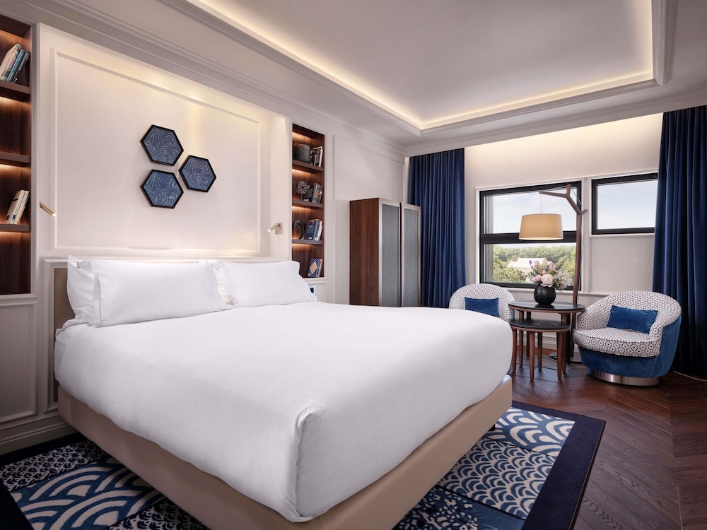 Habitación superior, 1 cama de matrimonio, vistas a la ciudad del hotel Sofitel Barcelona Skipper. Foto 6