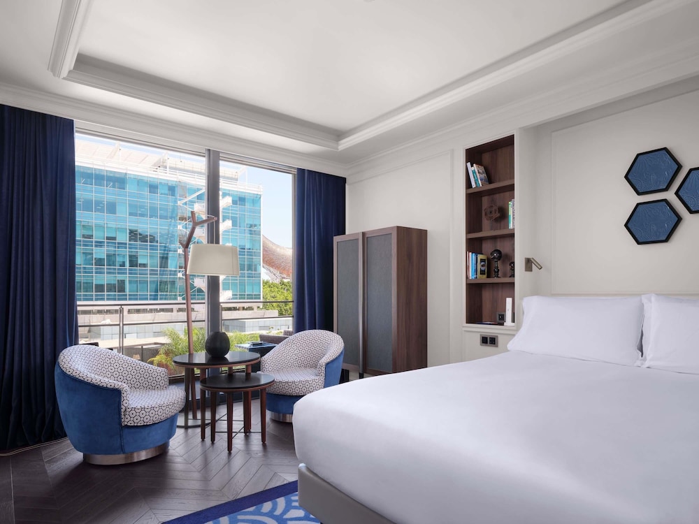 Habitación de lujo, 2 camas individuales, balcón (Garden view) del hotel Sofitel Barcelona Skipper. Foto 10