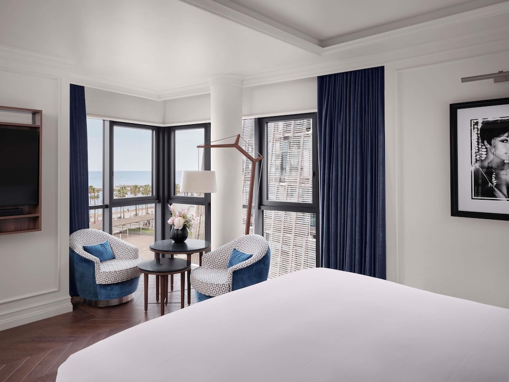 Habitación Premium, 1 cama de matrimonio grande, vistas al mar del hotel Sofitel Barcelona Skipper. Foto 9