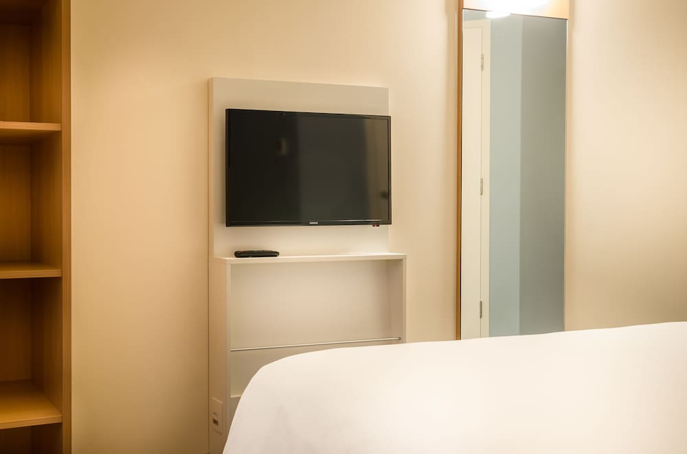 Apartamento 1 Cama doble del hotel Ibis Porto Alegre Assis Brasil. Foto 1