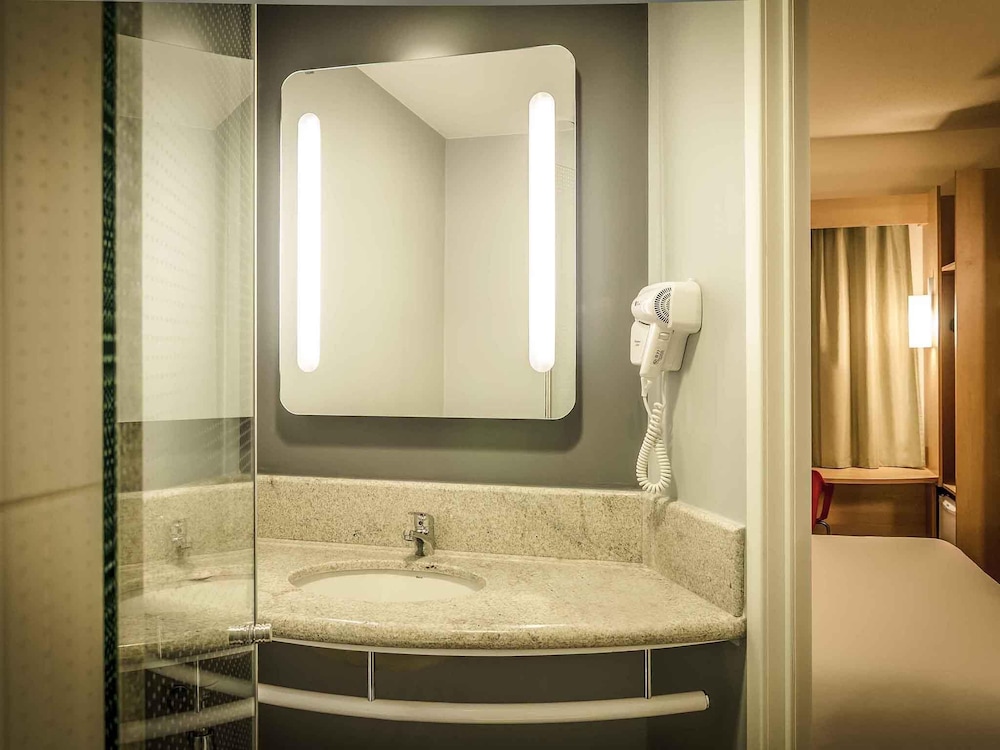 Apartamento 1 Cama doble del hotel Ibis Porto Alegre Assis Brasil. Foto 5