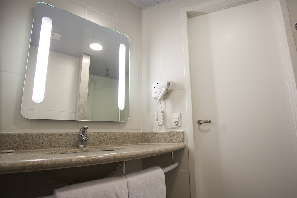 Apartamento Standard con dos camas individuales del hotel Ibis Mogi Das Cruzes Shopping. Foto 6